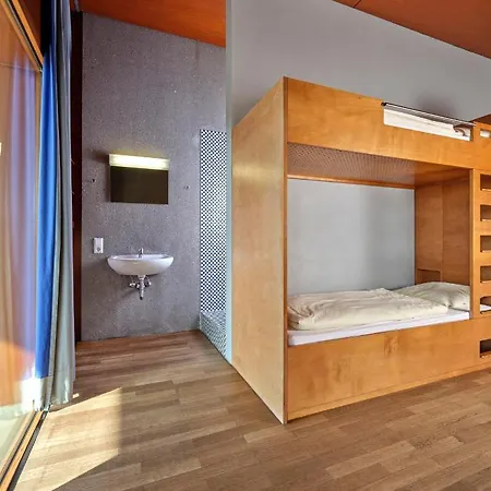 אכסניה Youth Schengen / *